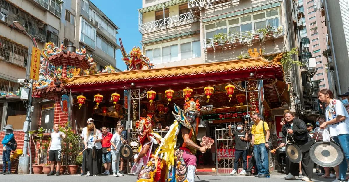 10 Activités Culturelles à Ne Pas Manquer en Voyage